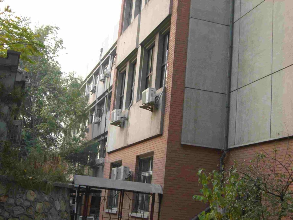 Side view of Henry YT Building with air conditioning units